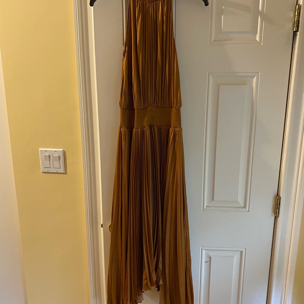 Sleeveless Midi pleated dress